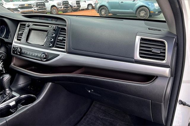 2018 White Toyota Highlander LE FWD SUV