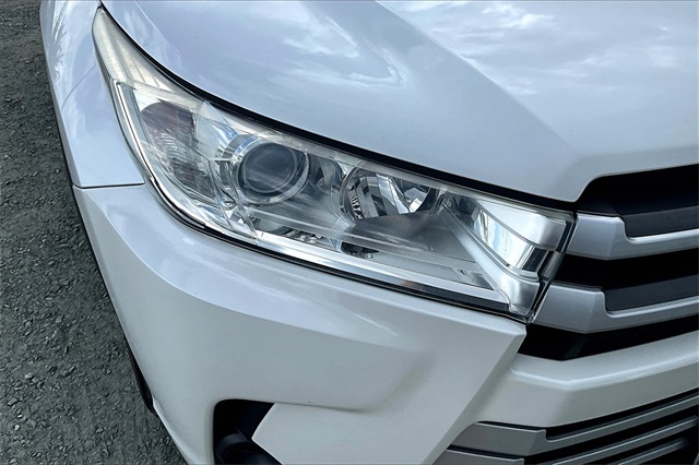 2018 White Toyota Highlander LE FWD SUV