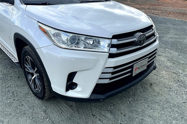 2018 White Toyota Highlander LE FWD SUV