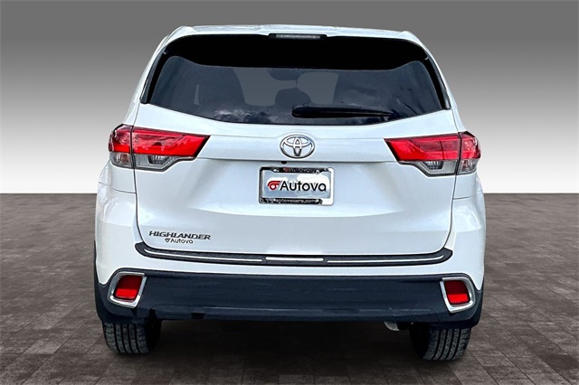 2018 White Toyota Highlander LE FWD SUV