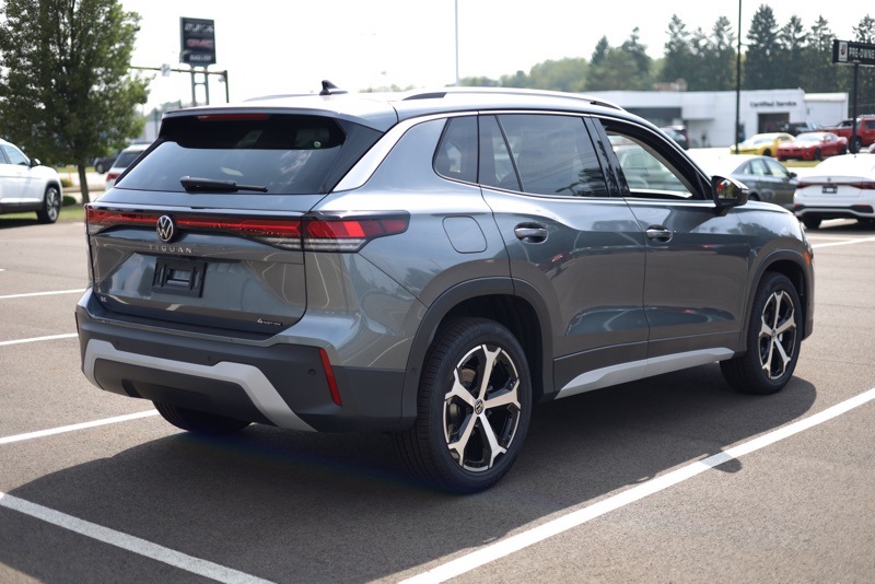2025 Volkswagen Tiguan SE photo 2