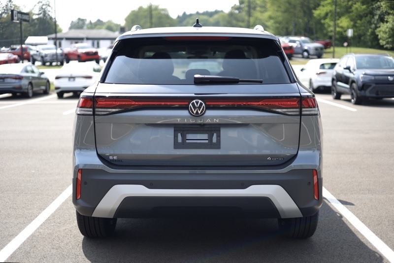 2025 Volkswagen Tiguan SE photo 3