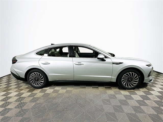 Sonata Hybrid SEL