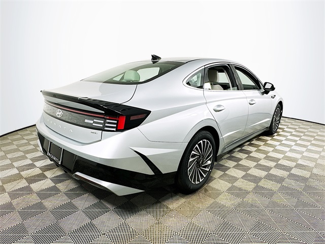 Sonata Hybrid SEL