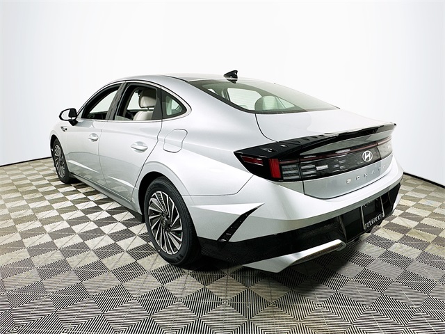 Sonata Hybrid SEL