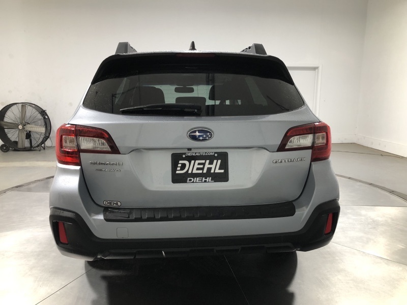 2018 Subaru Outback 2.5i Premium photo 3