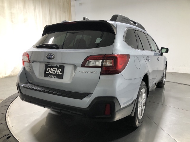 2018 Subaru Outback 2.5i Premium photo 4