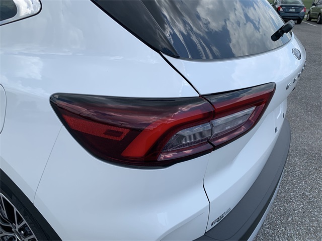 2025 Star White Metallic Tri-Coat Ford Escape Base FWD SUV