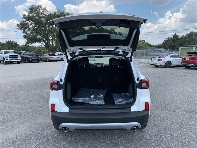 2025 Star White Metallic Tri-Coat Ford Escape Base FWD SUV