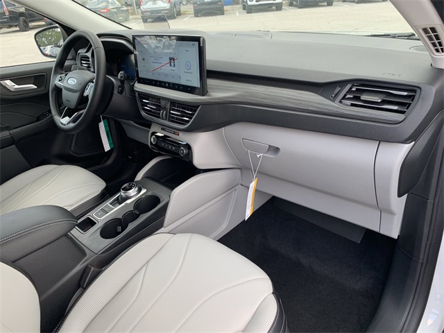 2025 Star White Metallic Tri-Coat Ford Escape Base FWD SUV