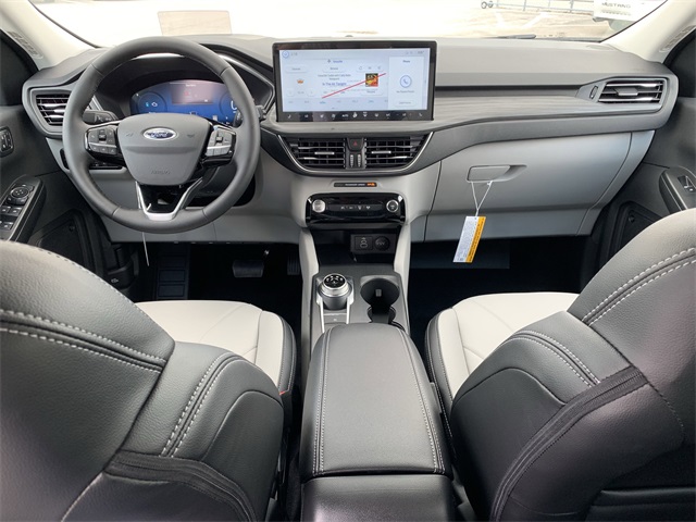 2025 Star White Metallic Tri-Coat Ford Escape Base FWD SUV