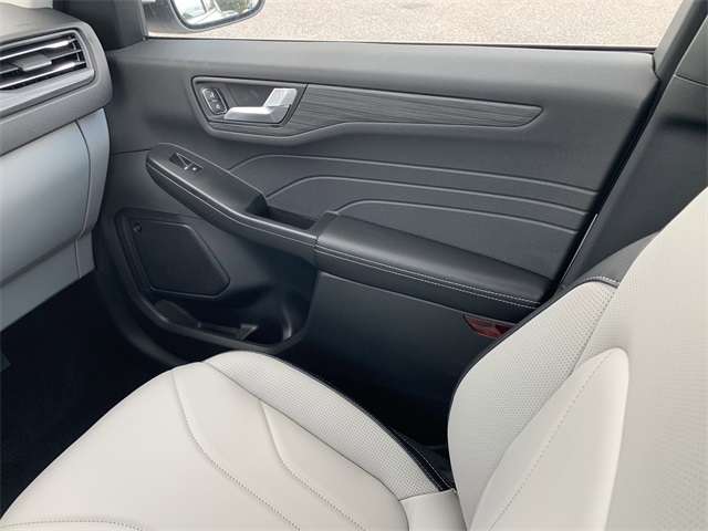 2025 Star White Metallic Tri-Coat Ford Escape Base FWD SUV