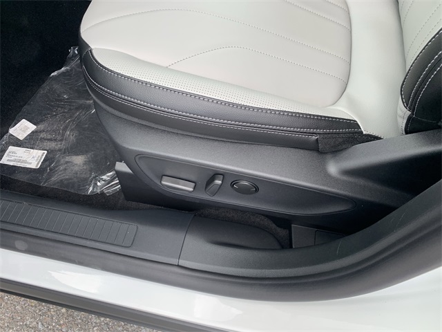 2025 Star White Metallic Tri-Coat Ford Escape Base FWD SUV