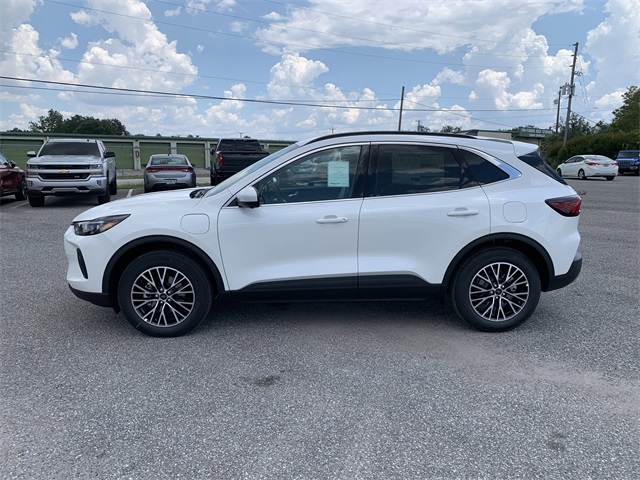 2025 Star White Metallic Tri-Coat Ford Escape Base FWD SUV