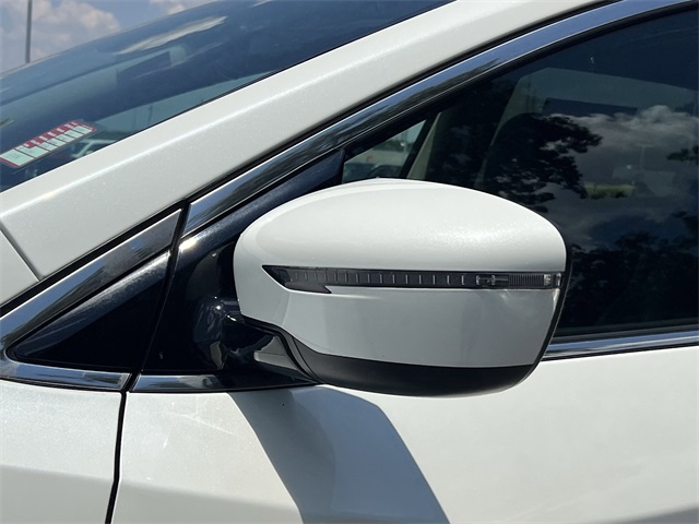 2023 Pearl White Tricoat Nissan Murano SV FWD SUV