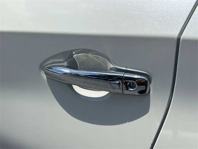 2023 Pearl White Tricoat Nissan Murano SV FWD SUV