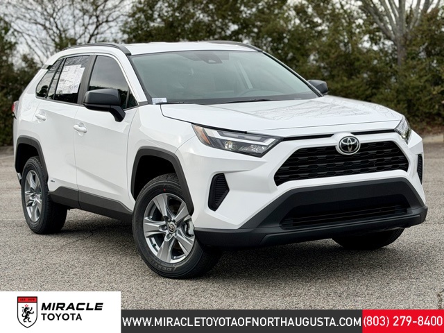 2025 Toyota RAV4 LE's photo