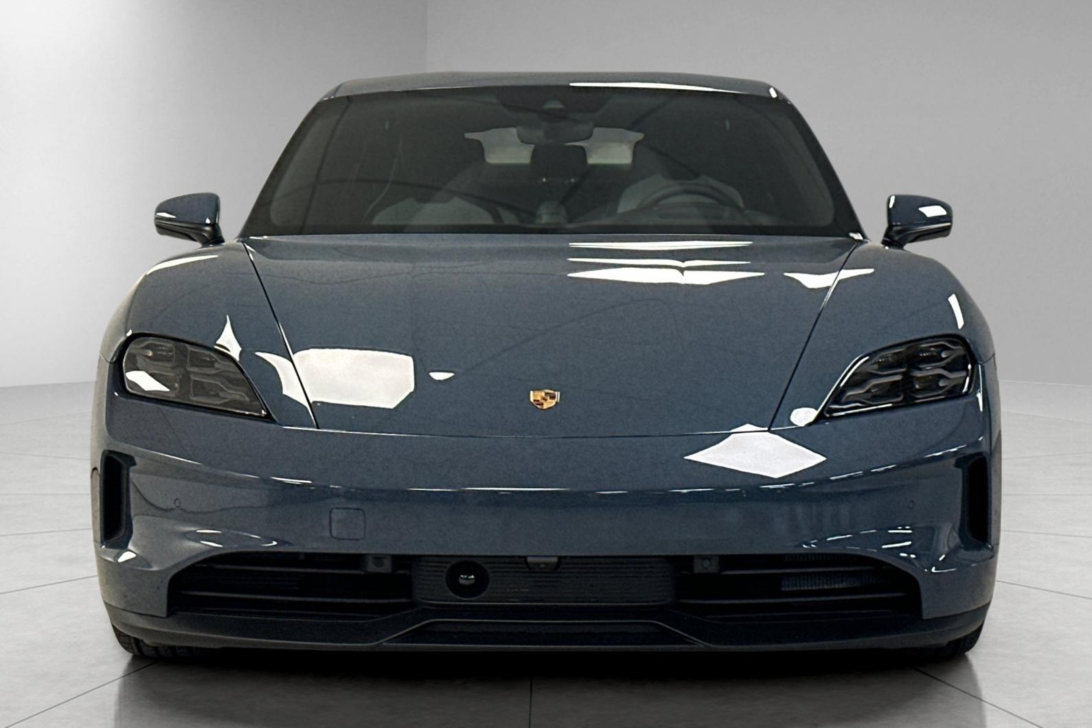 2025 Porsche Taycan 4 photo 11