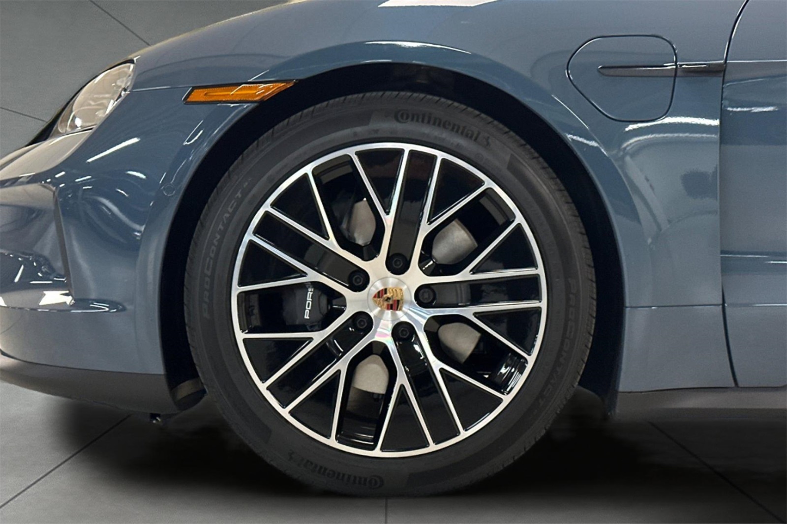 2025 Porsche Taycan 4 photo 12