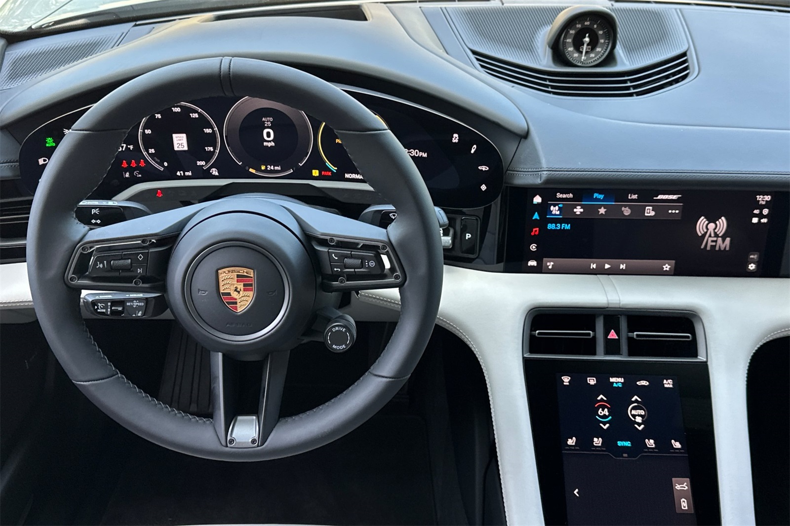 2025 Porsche Taycan 4 photo 15