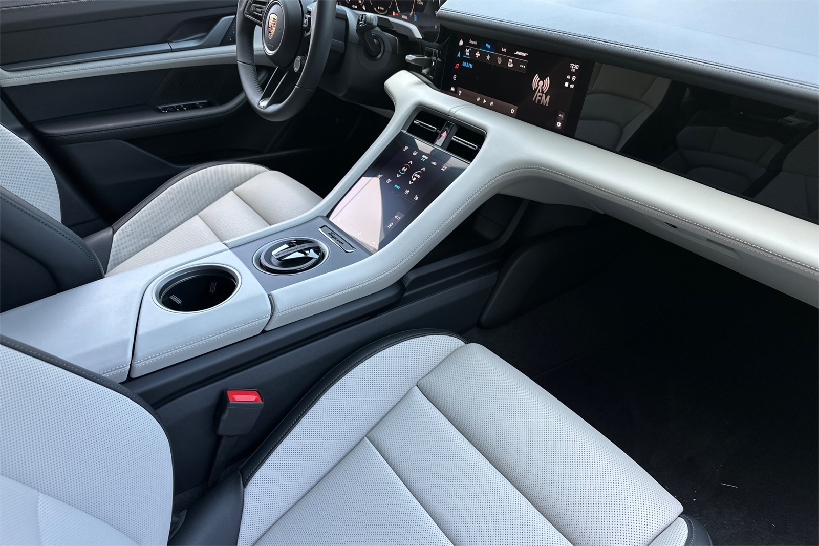 2025 Porsche Taycan 4 photo 16