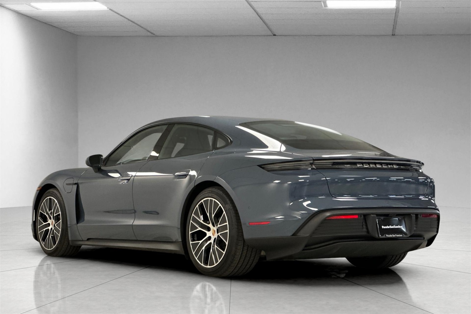 2025 Porsche Taycan 4 photo 3