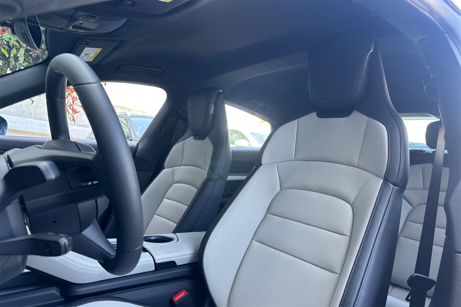 2025 Porsche Taycan 4 photo 5