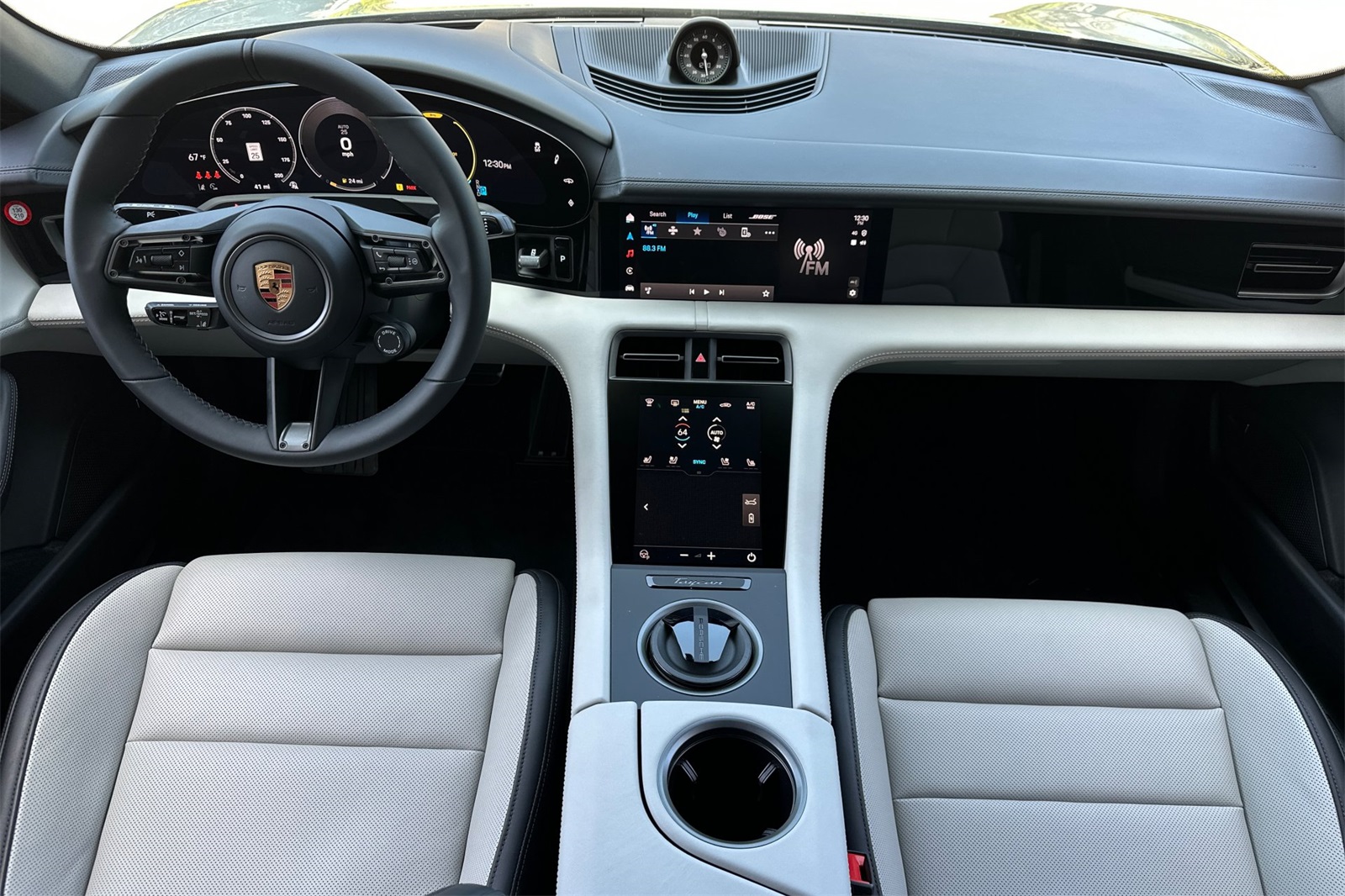 2025 Porsche Taycan 4 photo 6