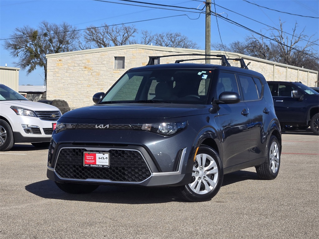 2023 Kia Soul LX's photo