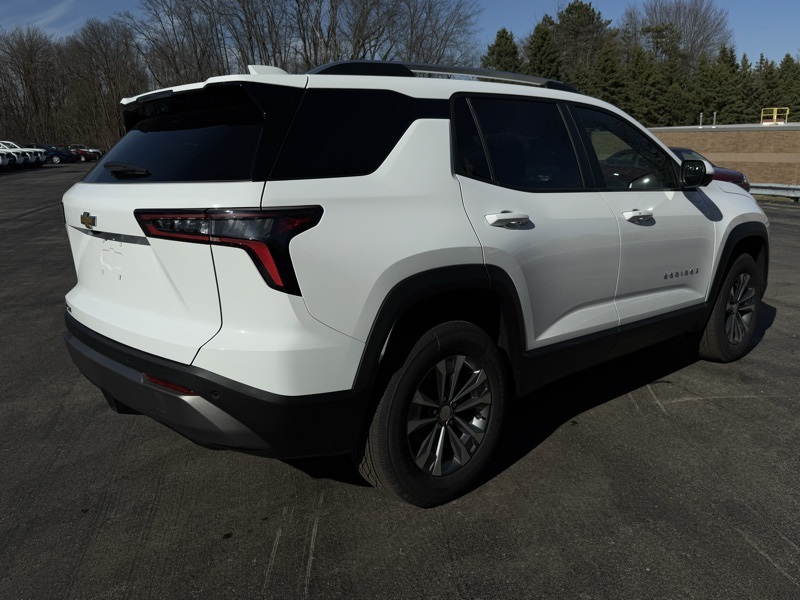 2025 Chevrolet Equinox LT photo 2