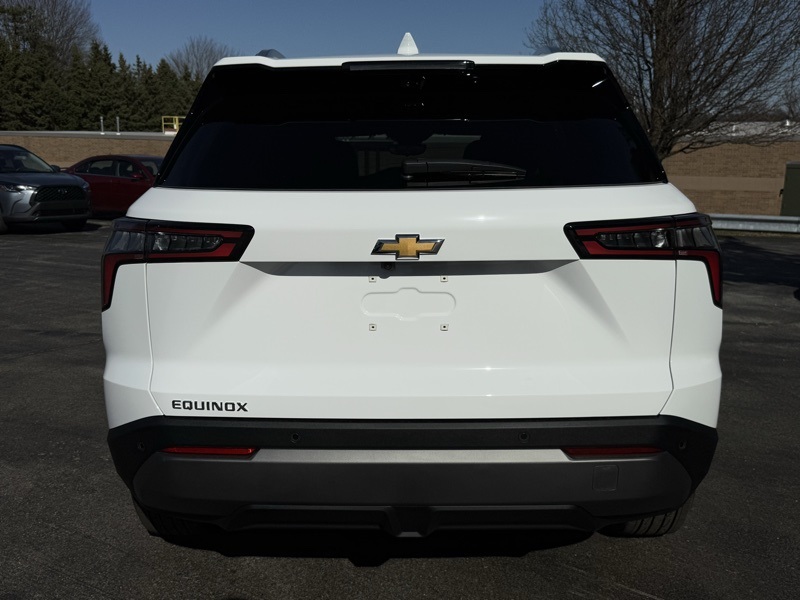 2025 Chevrolet Equinox LT photo 3