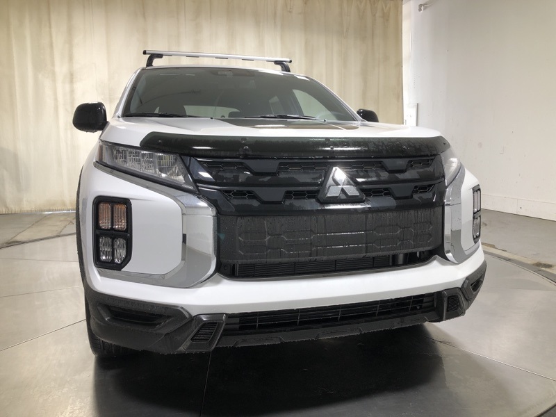 2025 Mitsubishi Outlander Sport LE photo 2