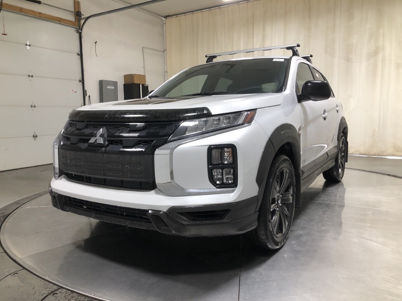 2025 Mitsubishi Outlander Sport LE photo 3