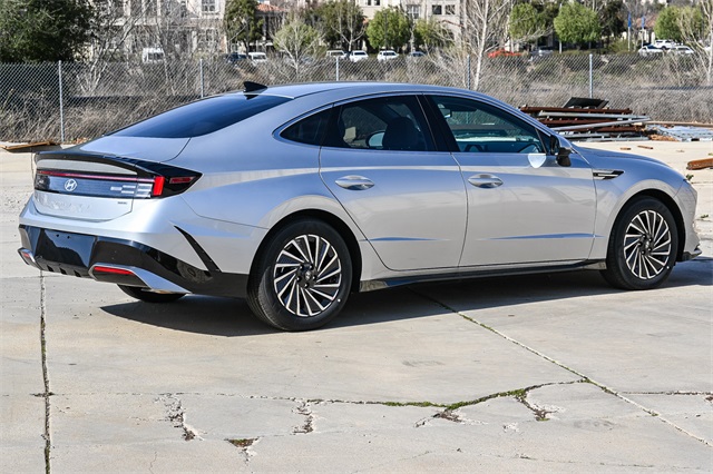Sonata Hybrid SEL