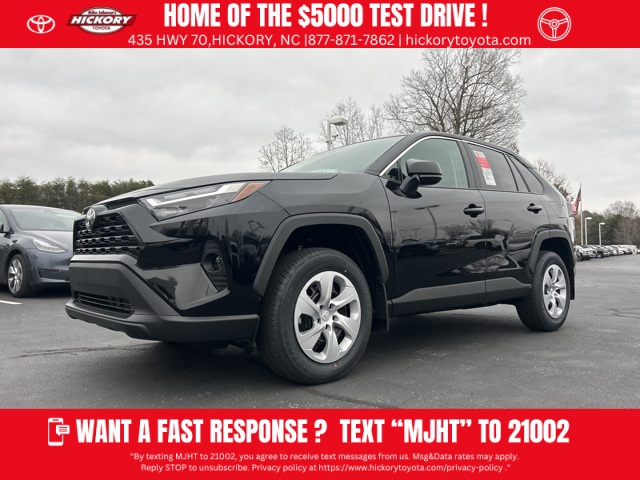 2025 Toyota RAV4 LE's photo