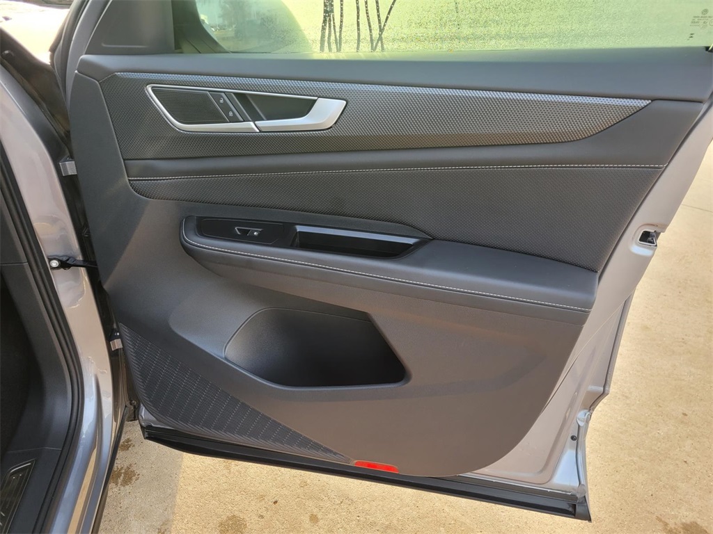 used 2025 Volkswagen Atlas Cross Sport car, priced at $44,500