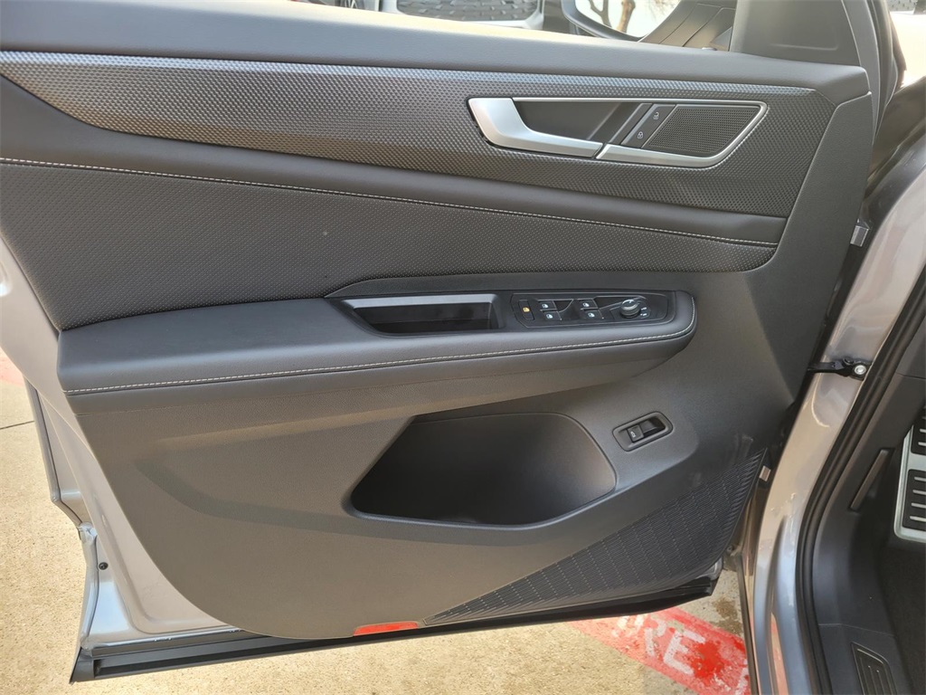 used 2025 Volkswagen Atlas Cross Sport car, priced at $44,500