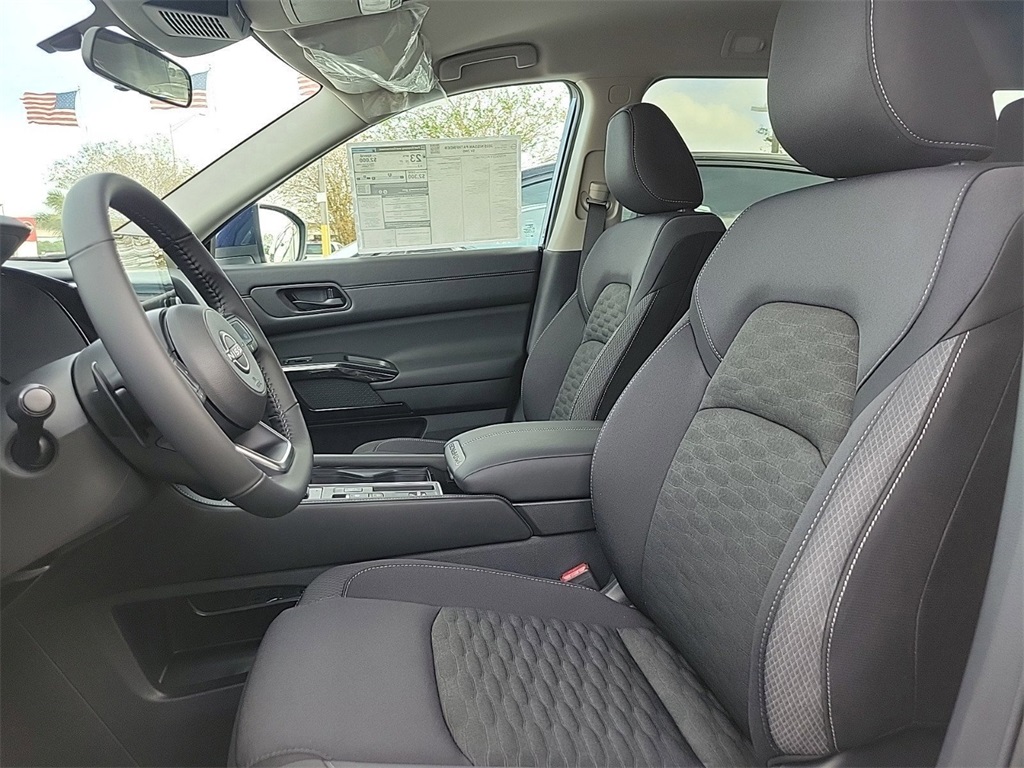 new 2025 Nissan Pathfinder car, priced at $33,757