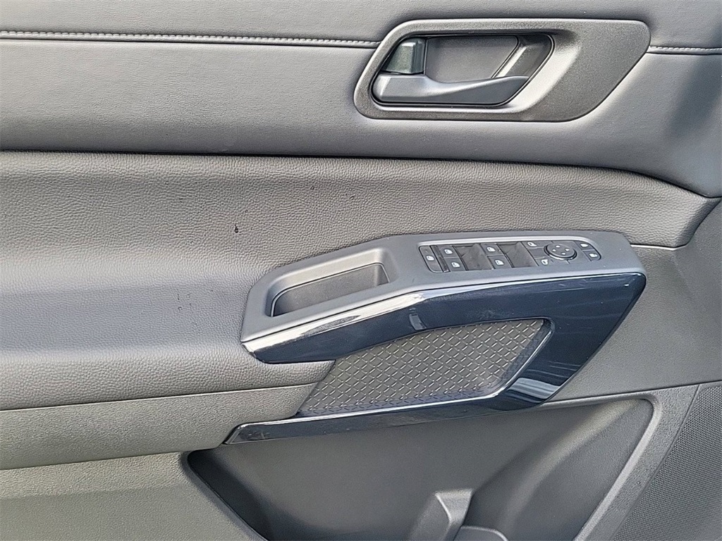 new 2025 Nissan Pathfinder car, priced at $33,757