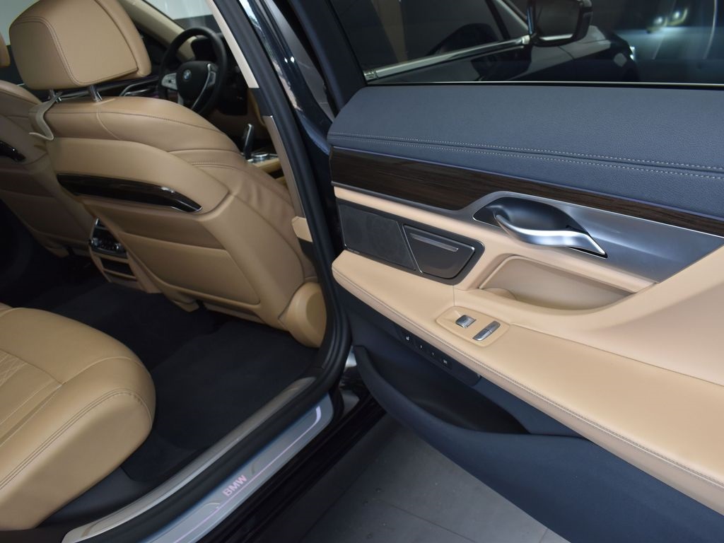 2022 Black Sapphire Metallic BMW 7 Series 750i xDrive AWD Sedan