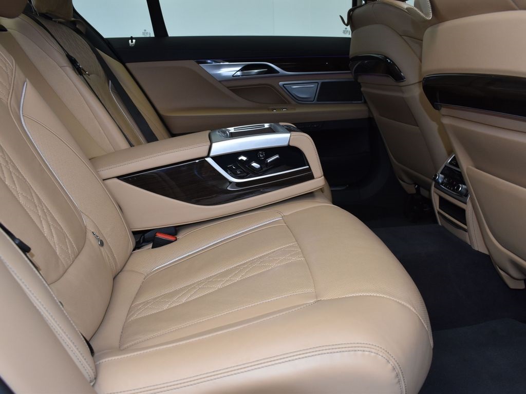 2022 Black Sapphire Metallic BMW 7 Series 750i xDrive AWD Sedan