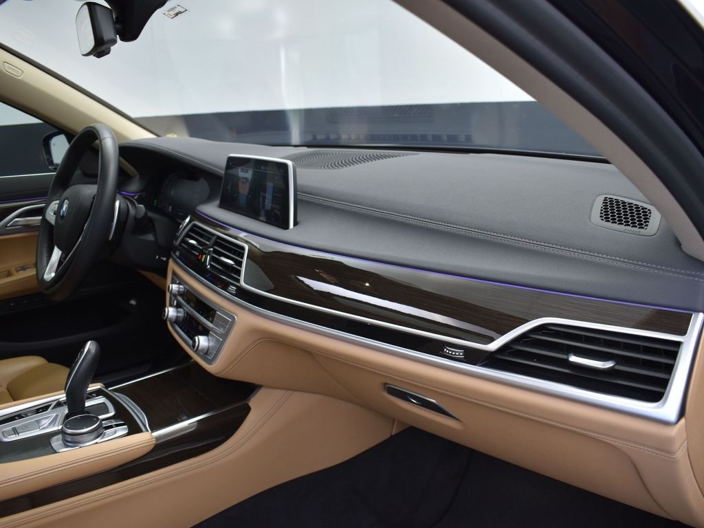 2022 Black Sapphire Metallic BMW 7 Series 750i xDrive AWD Sedan