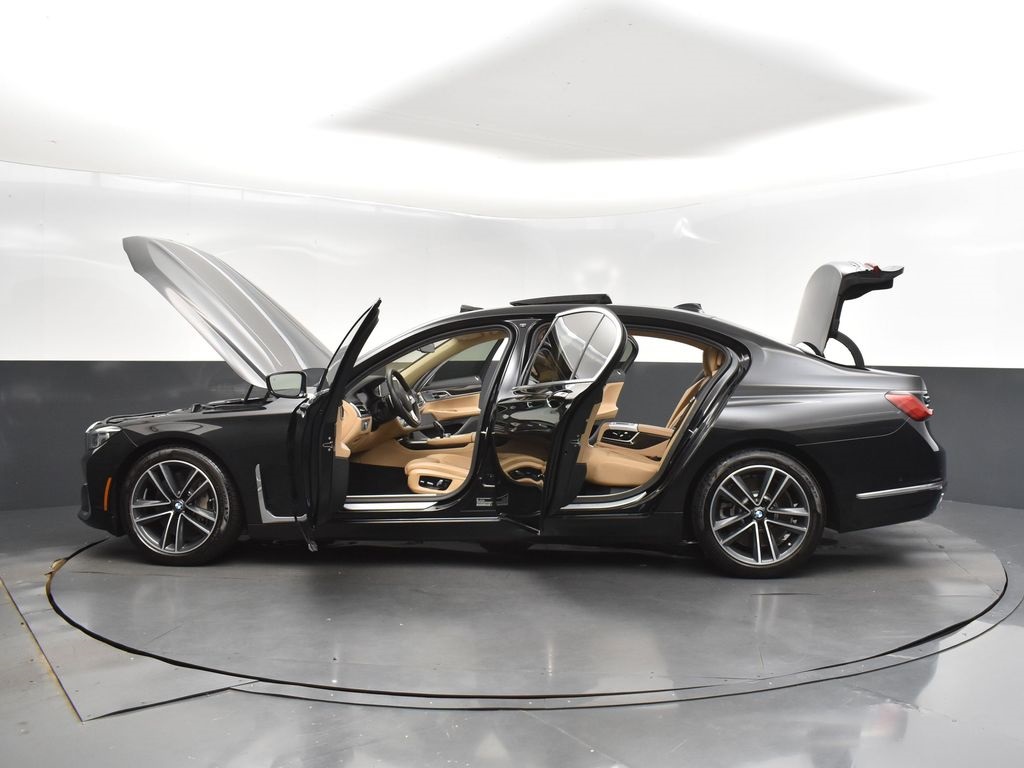 2022 Black Sapphire Metallic BMW 7 Series 750i xDrive AWD Sedan