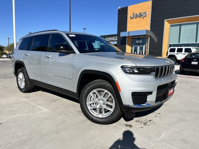 2025 Jeep Grand Cherokee L Laredo's photo