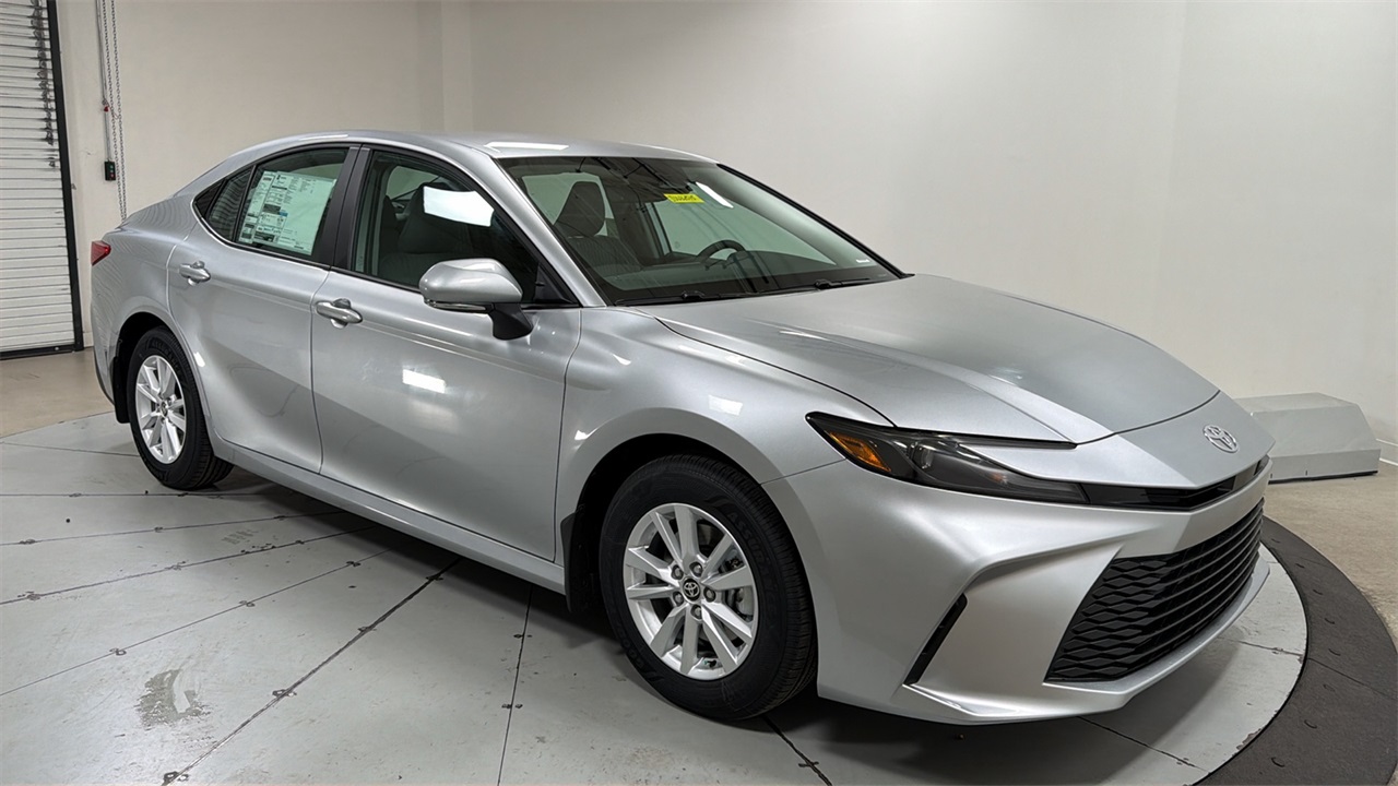 2026 Toyota Camry LE photo 3