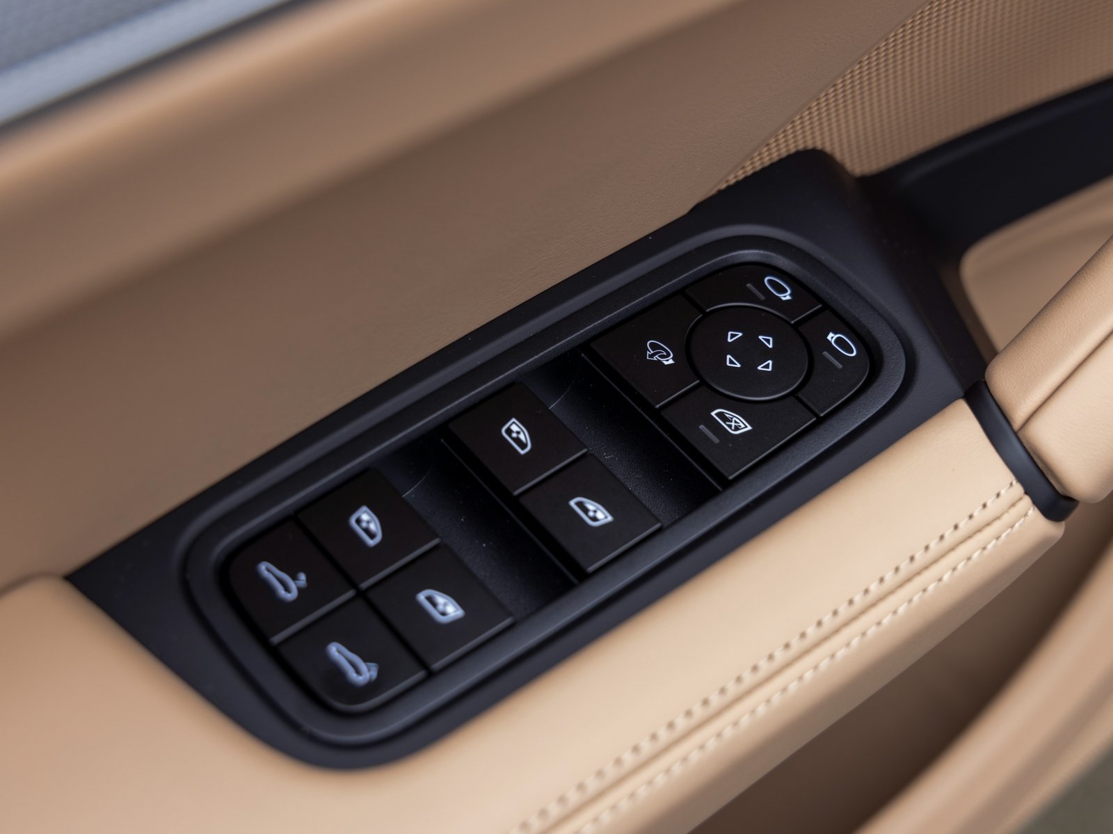 2026 Porsche Cayenne S Coupe photo 15