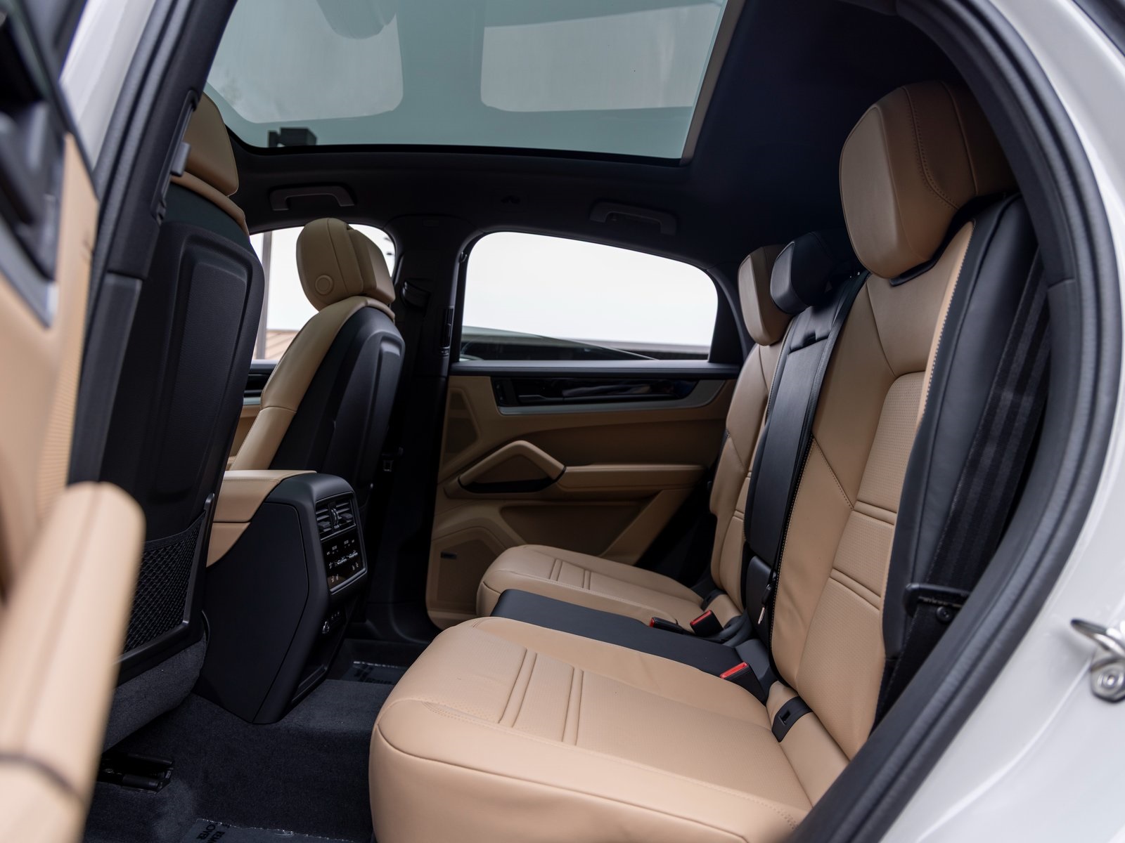2026 Porsche Cayenne S Coupe photo 28