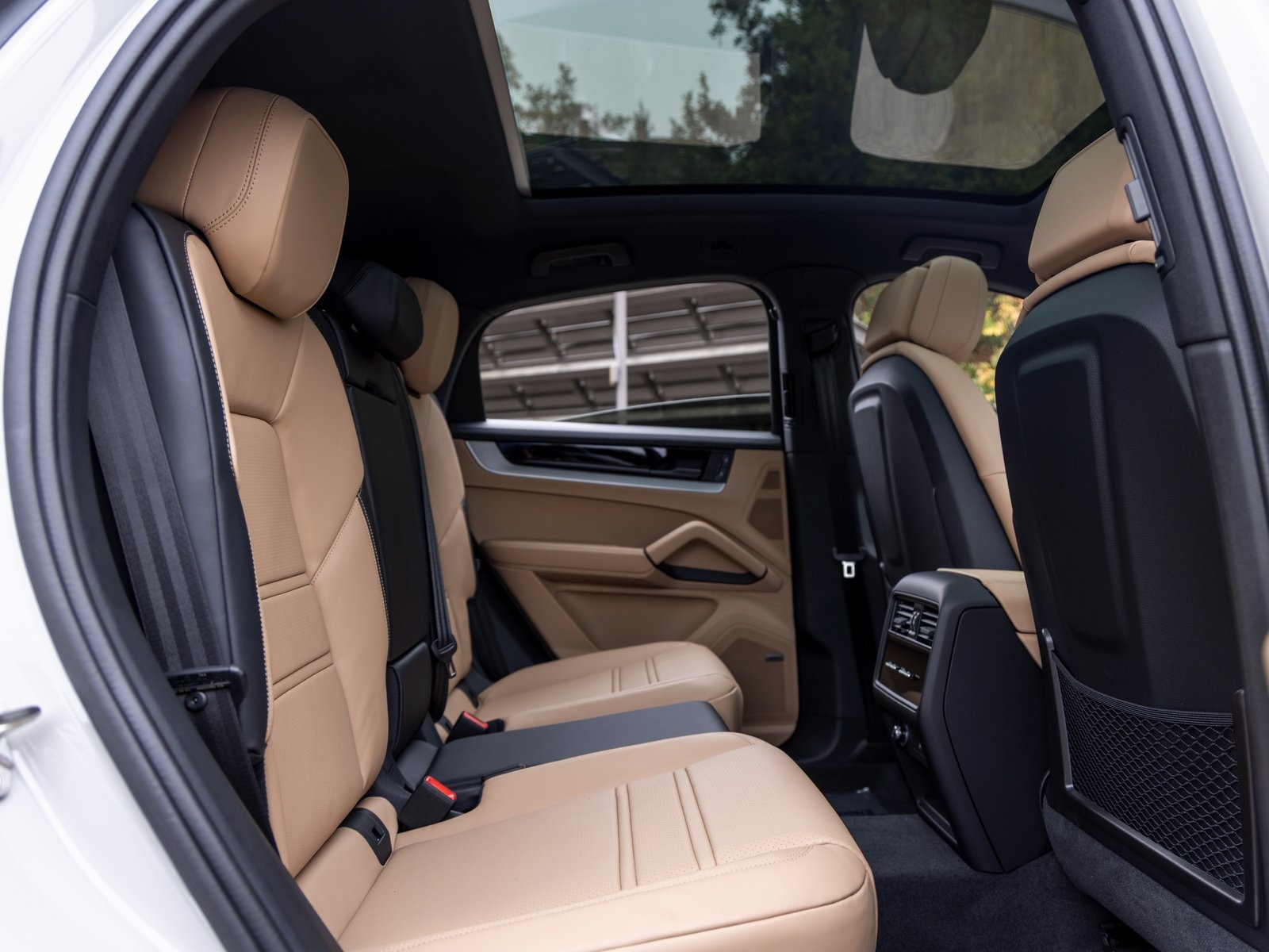 2026 Porsche Cayenne S Coupe photo 33