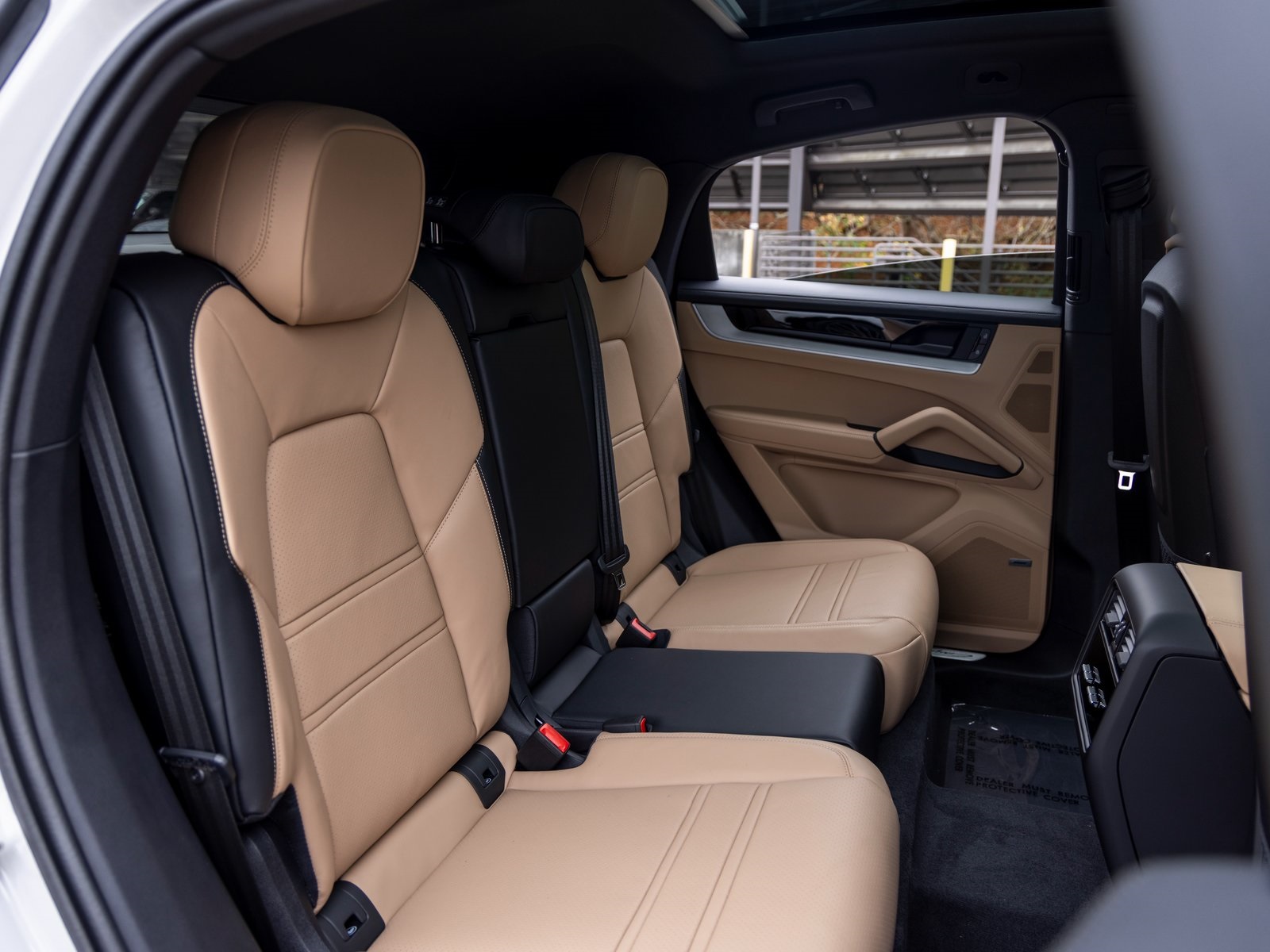 2026 Porsche Cayenne S Coupe photo 34