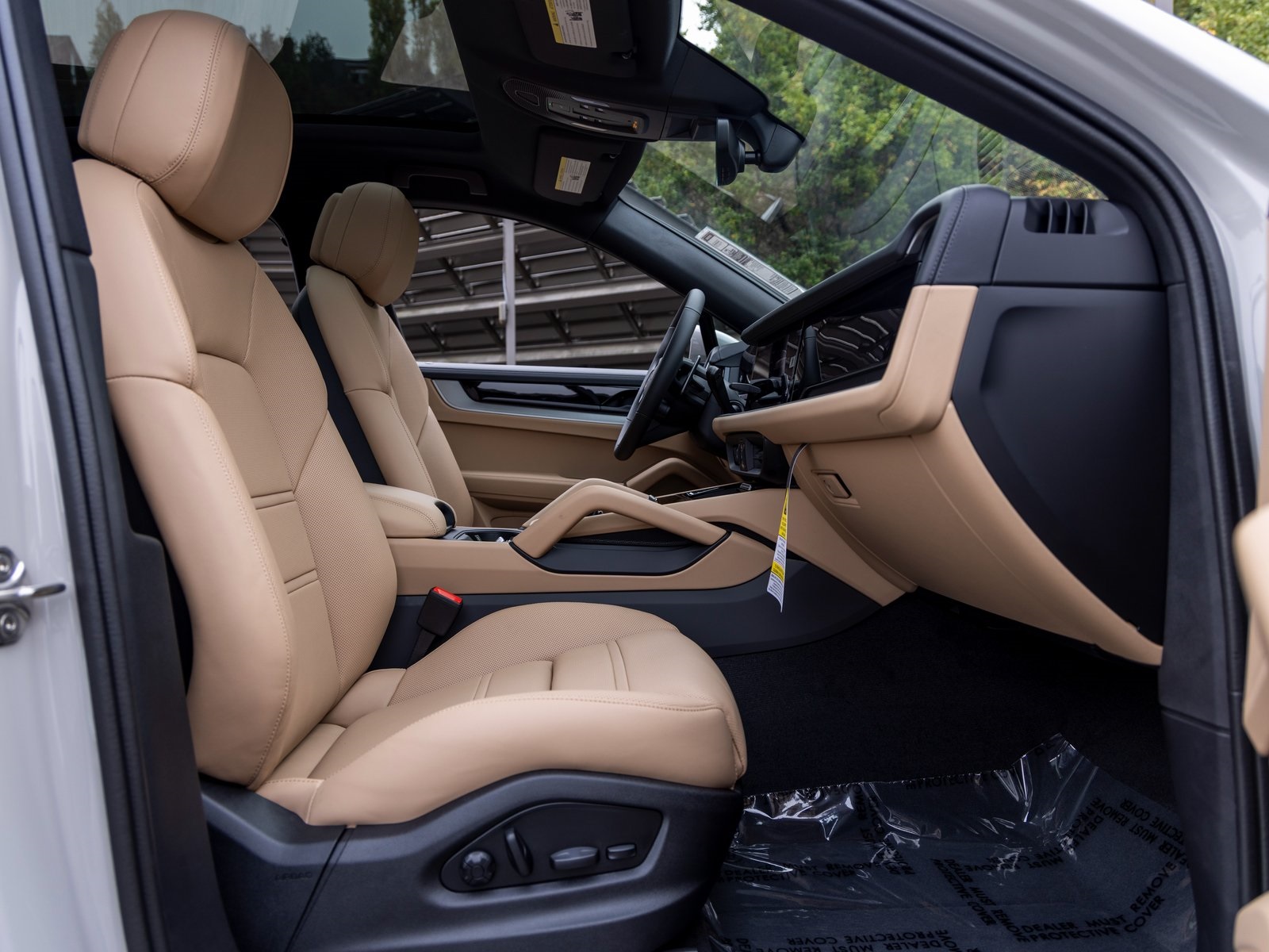 2026 Porsche Cayenne S Coupe photo 39